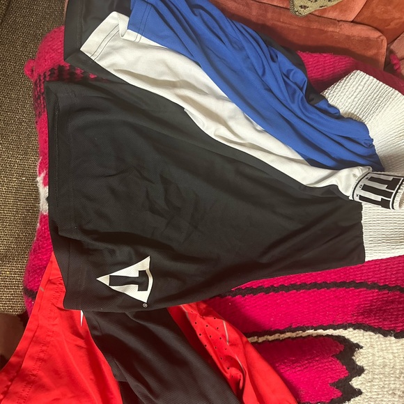 2 Sets of shorts and shirts for boxing in size L - Picture 8 of 8
